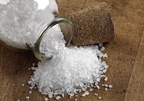 Dùng phèn chua để tẩy vết ố vàng